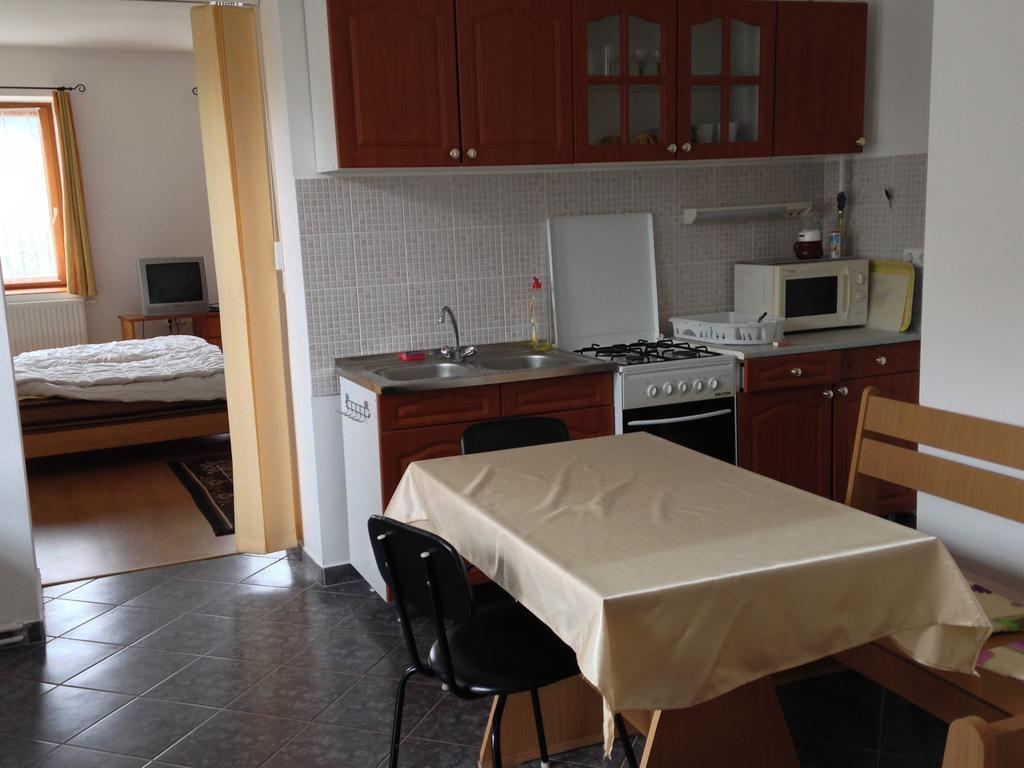 Petra Apartmanok Velem Quarto foto